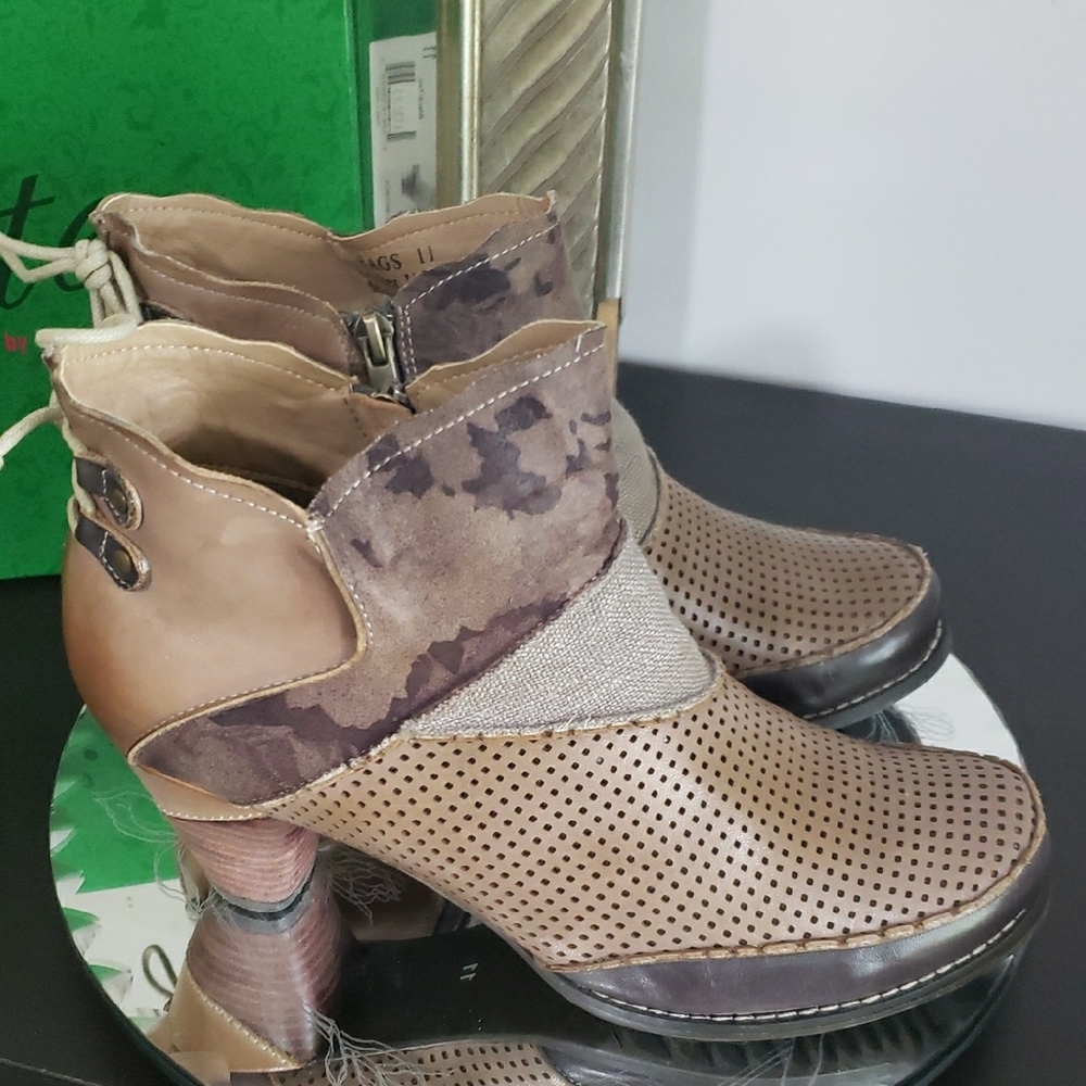Women's Multi-Tone Heeled Boots
